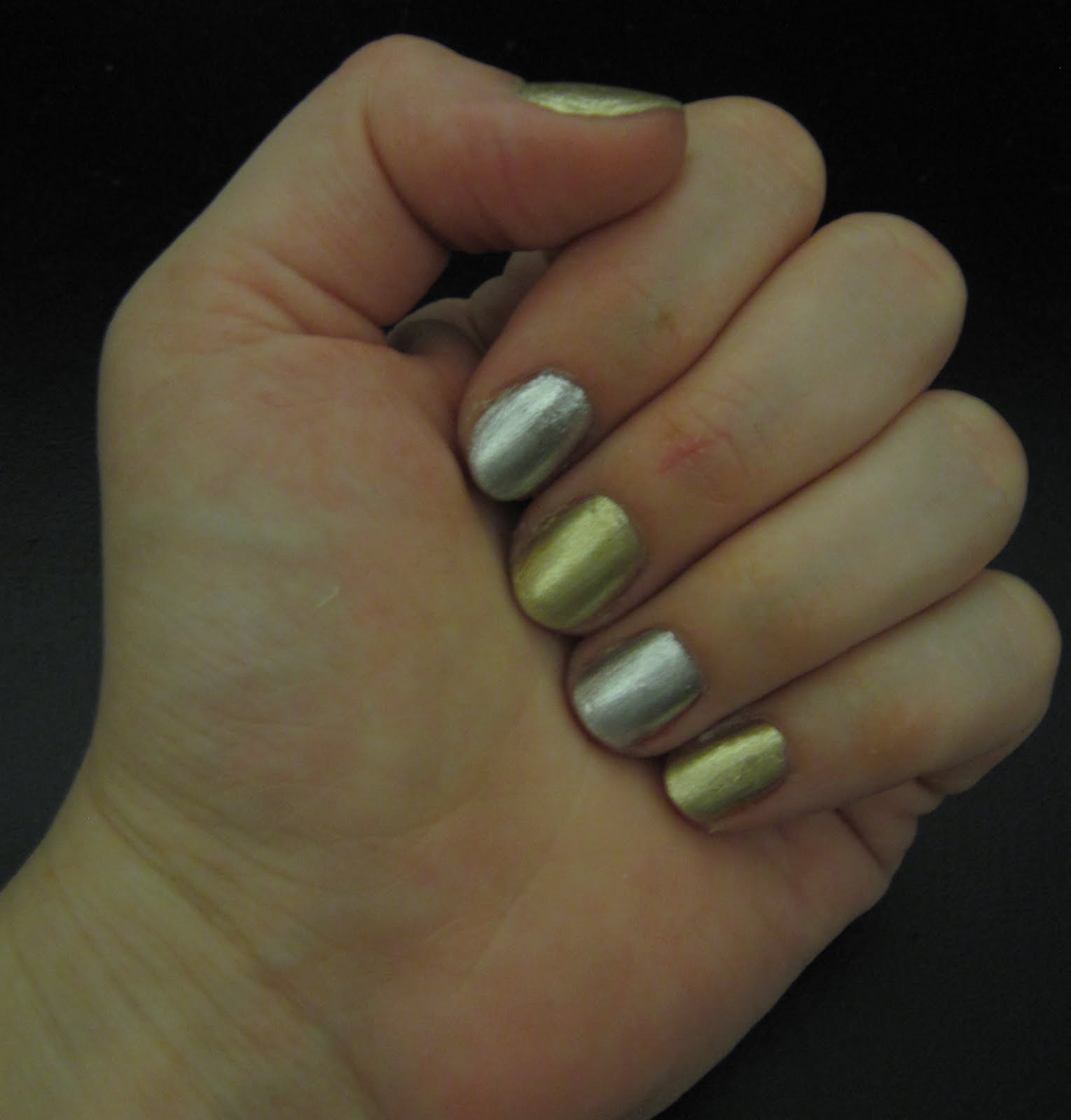The Beauty of Life: Mani of the Week: Topshop Heart of Gold and