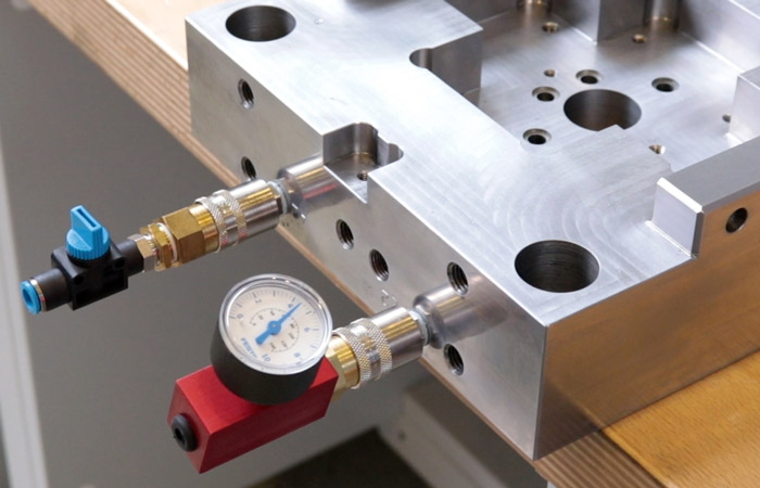 Hydraulic mold maintenance, Fluid level check, Leak detection