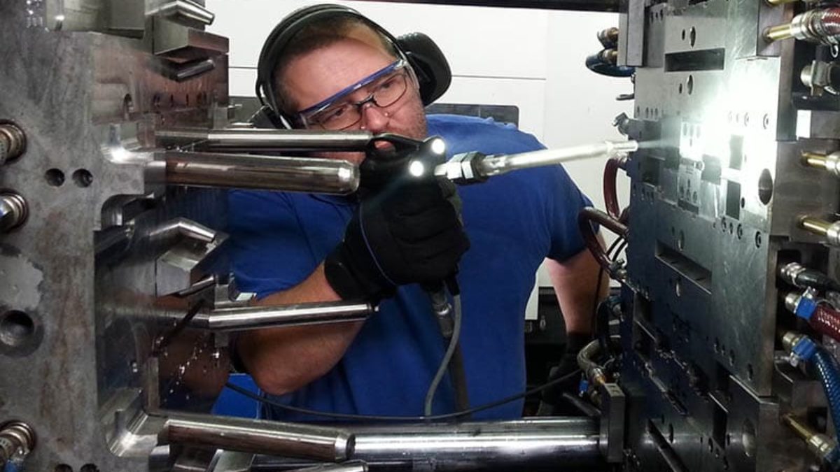 dry ice cleaning, automotive manufacturing, mold maintenance