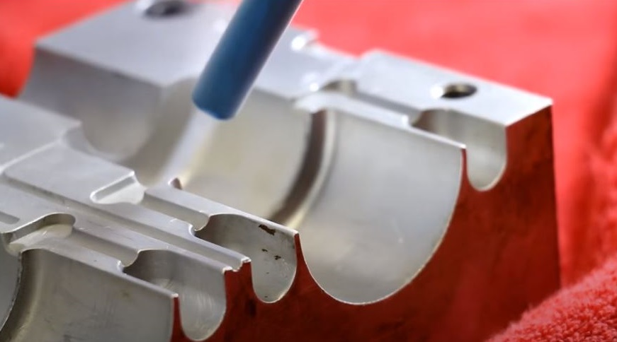 dry ice cleaning, operational efficiency, mold maintenance