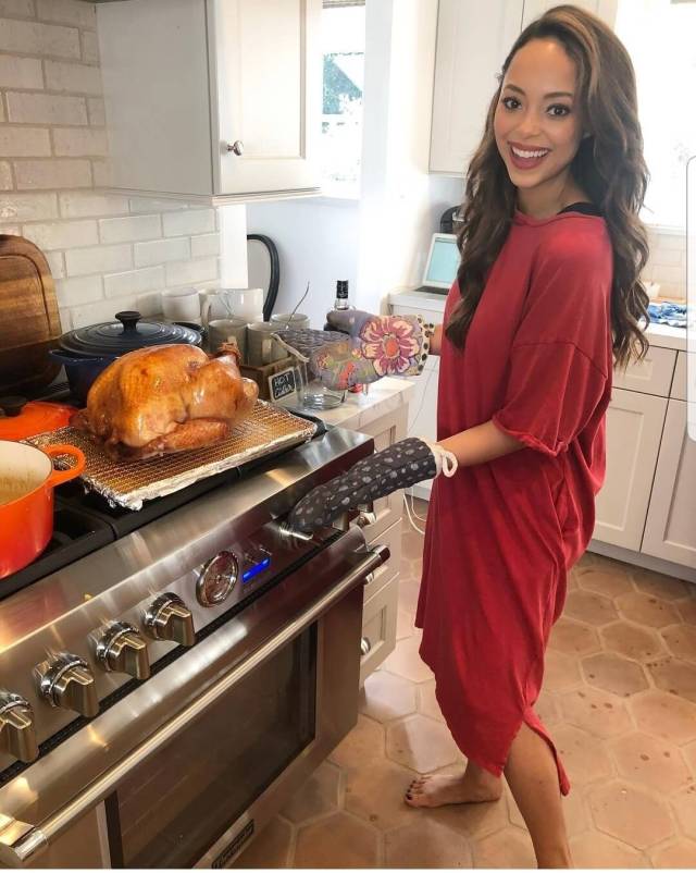 Amber Stevens West sexy pics (2)