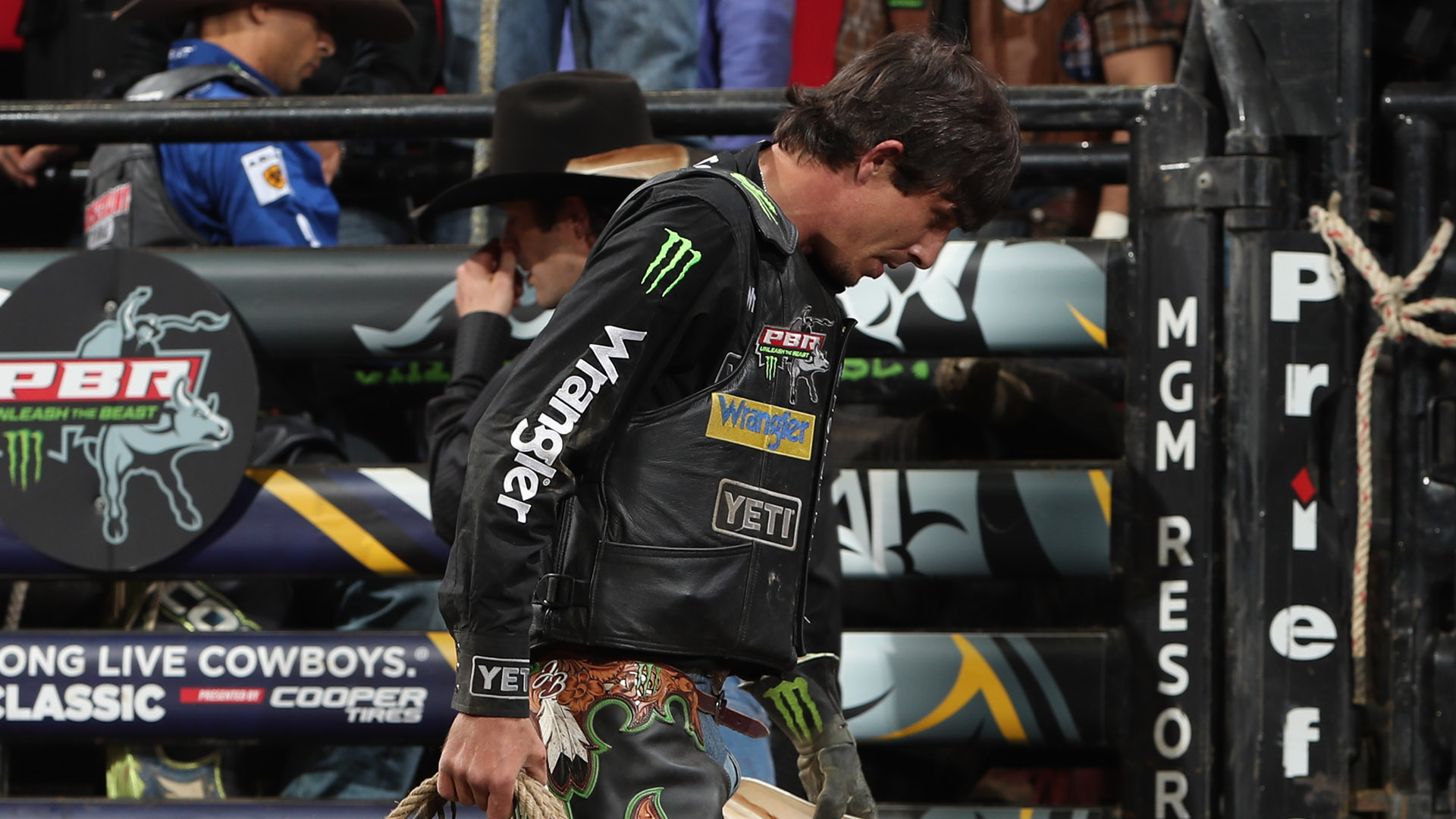 Mauney attempts to ride with rib injuries; Taylor misses 15/15 Bucking Battle with knee injury