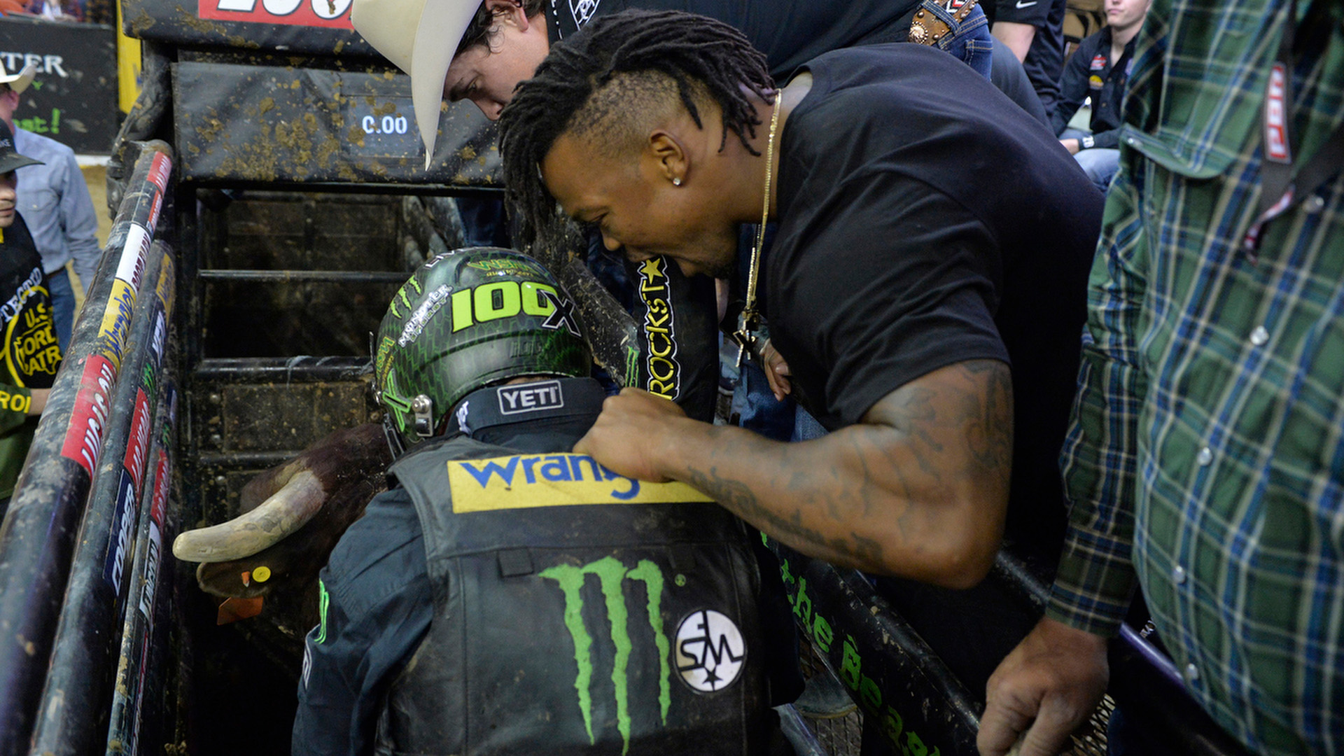Outlaw takes care of business with Green Bay Packers cheering him on