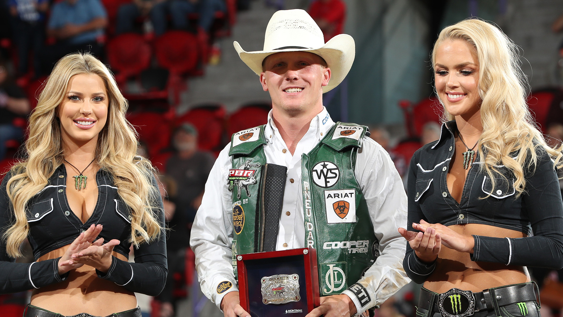 Davis wins Green Bay Invitational and moves to No. 6 in the world