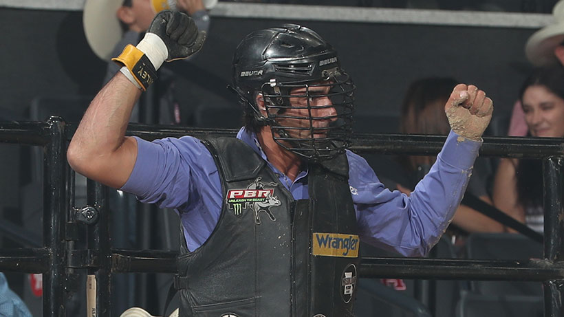Alves becomes seventh rider to reach 400 qualified rides on the premier series