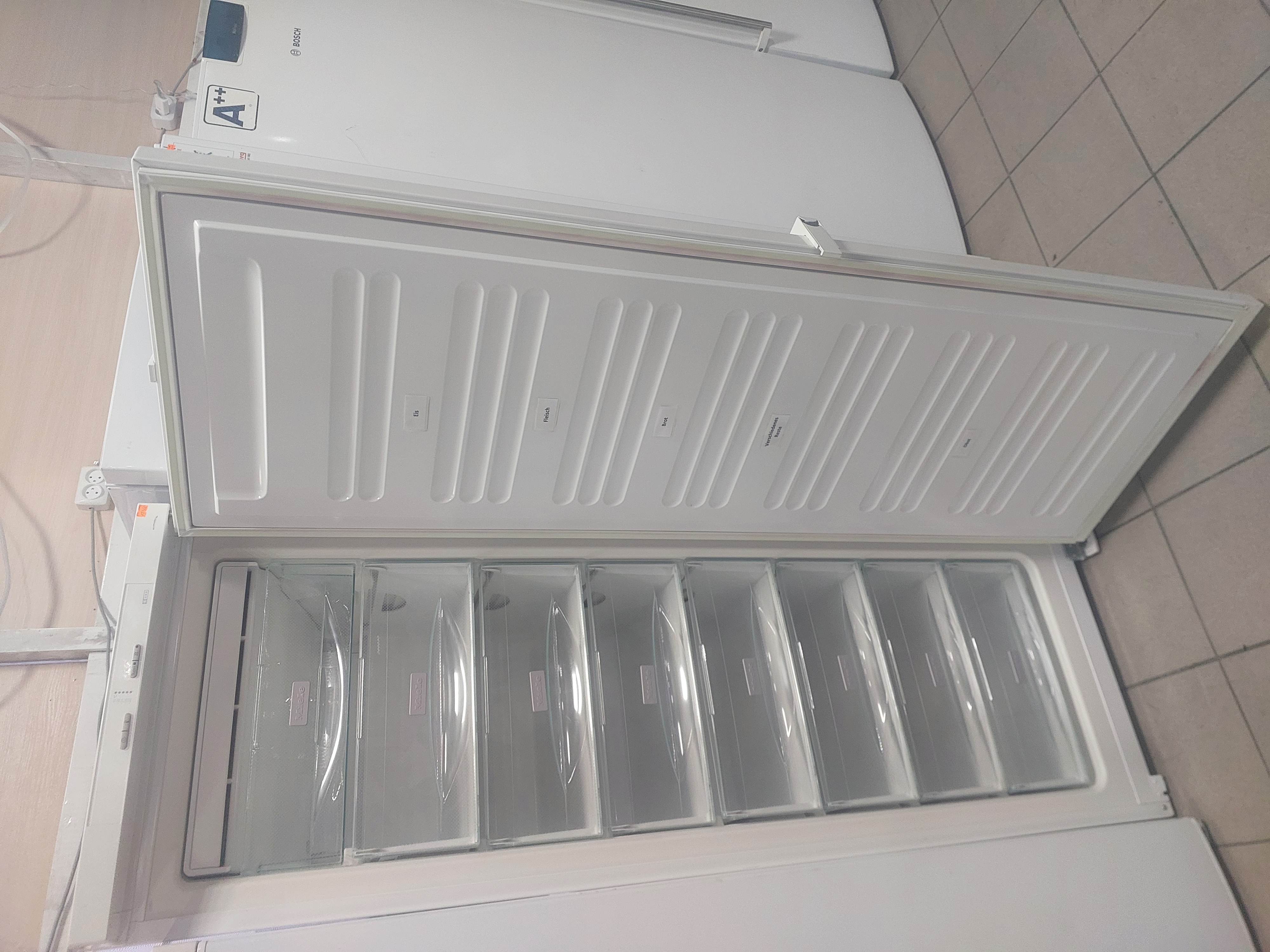 Морозильна камера Miele FN12820S Image