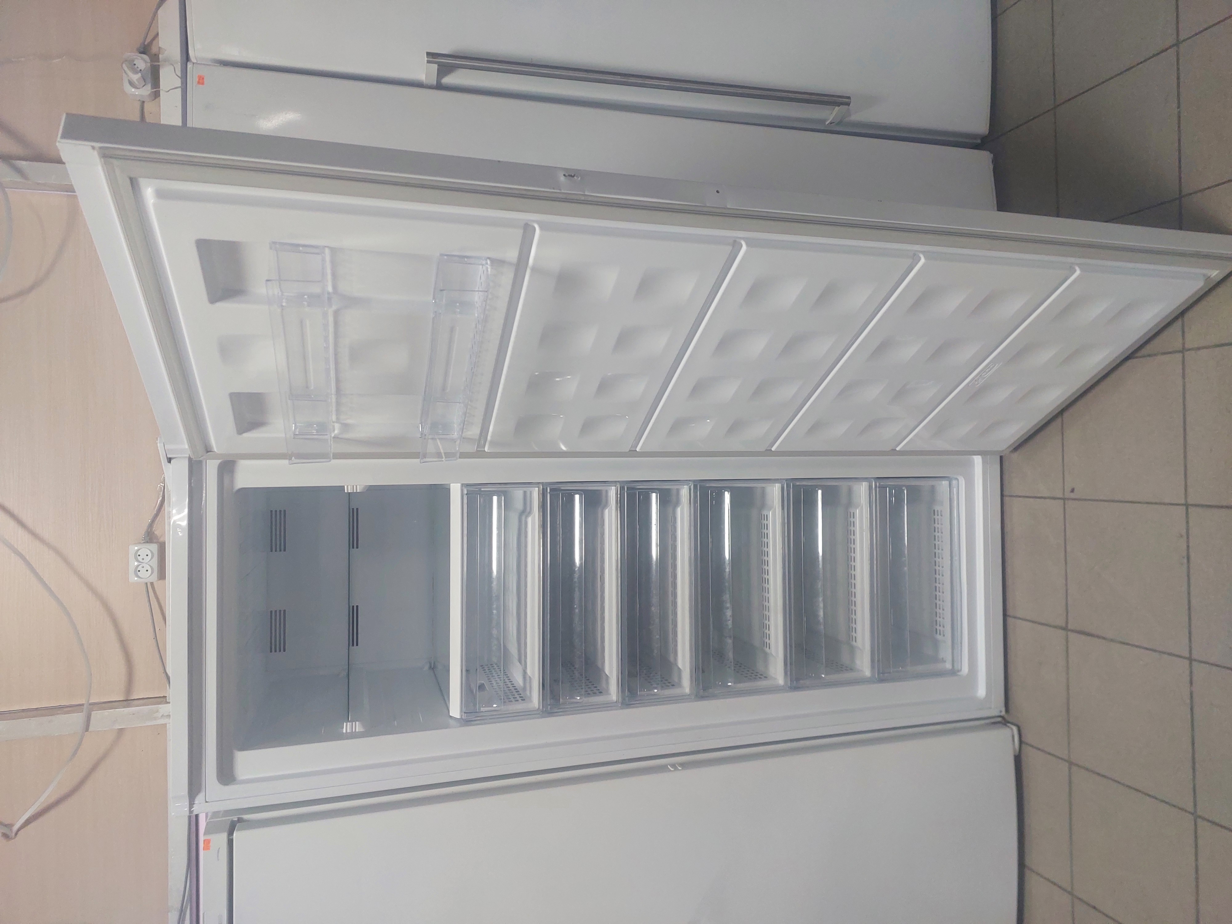 Морозильна камера Bloomberg F70420NE Image