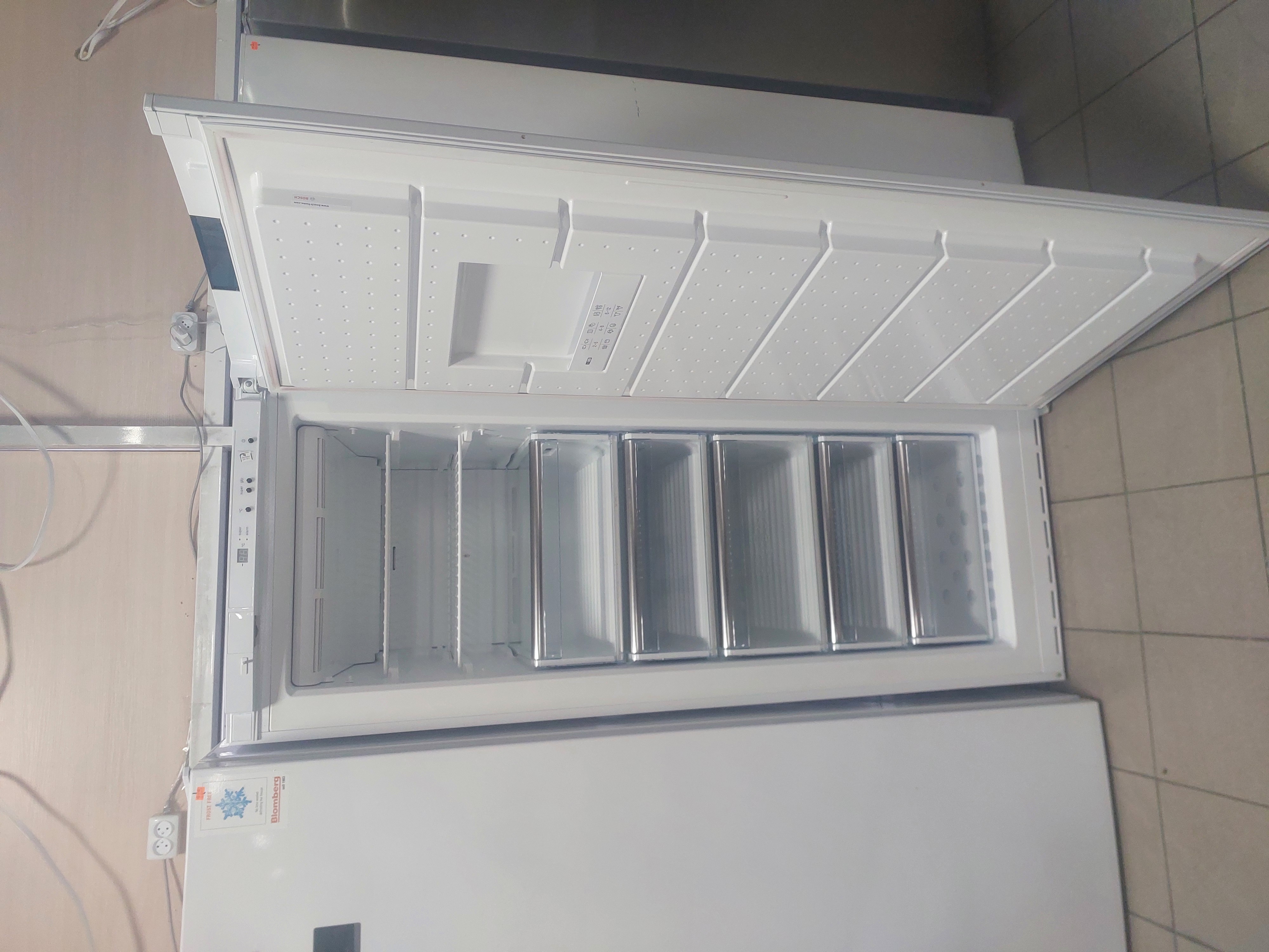 Морозильна камера Bosh FD9102 Image