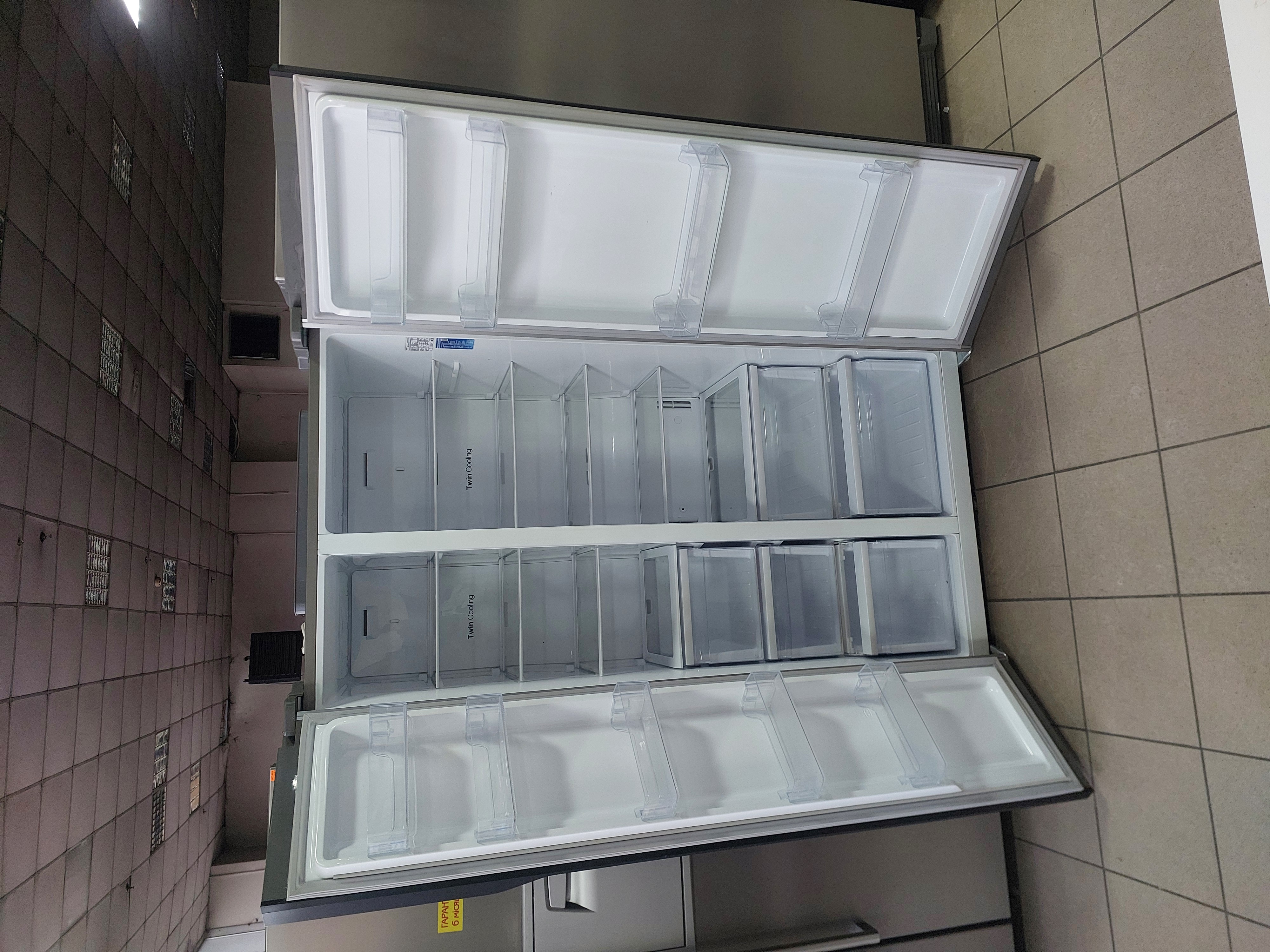 Холодильник Samsung RS552NRUA9M Image