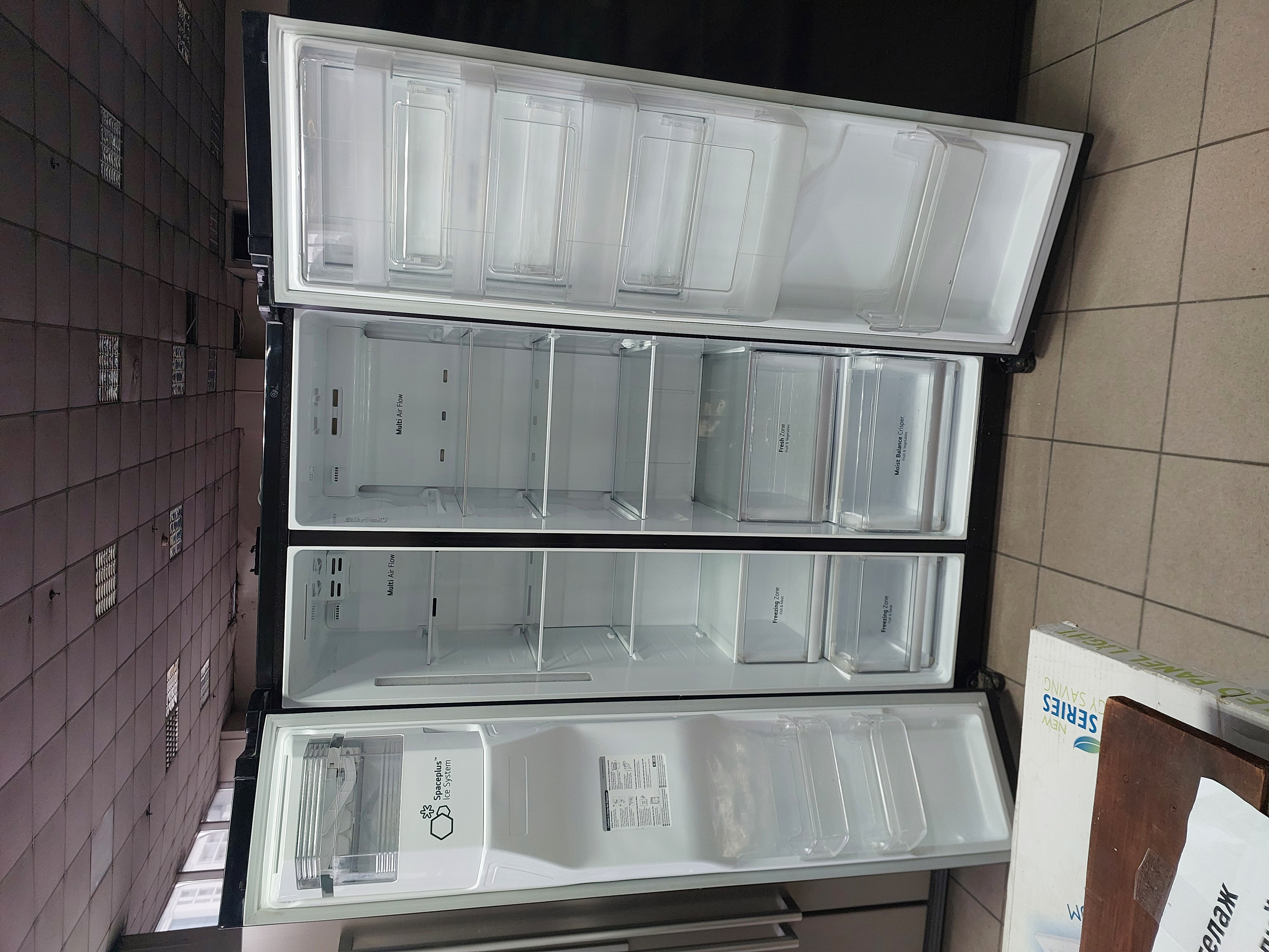 Холодильник LG GSJ760WBXV Image