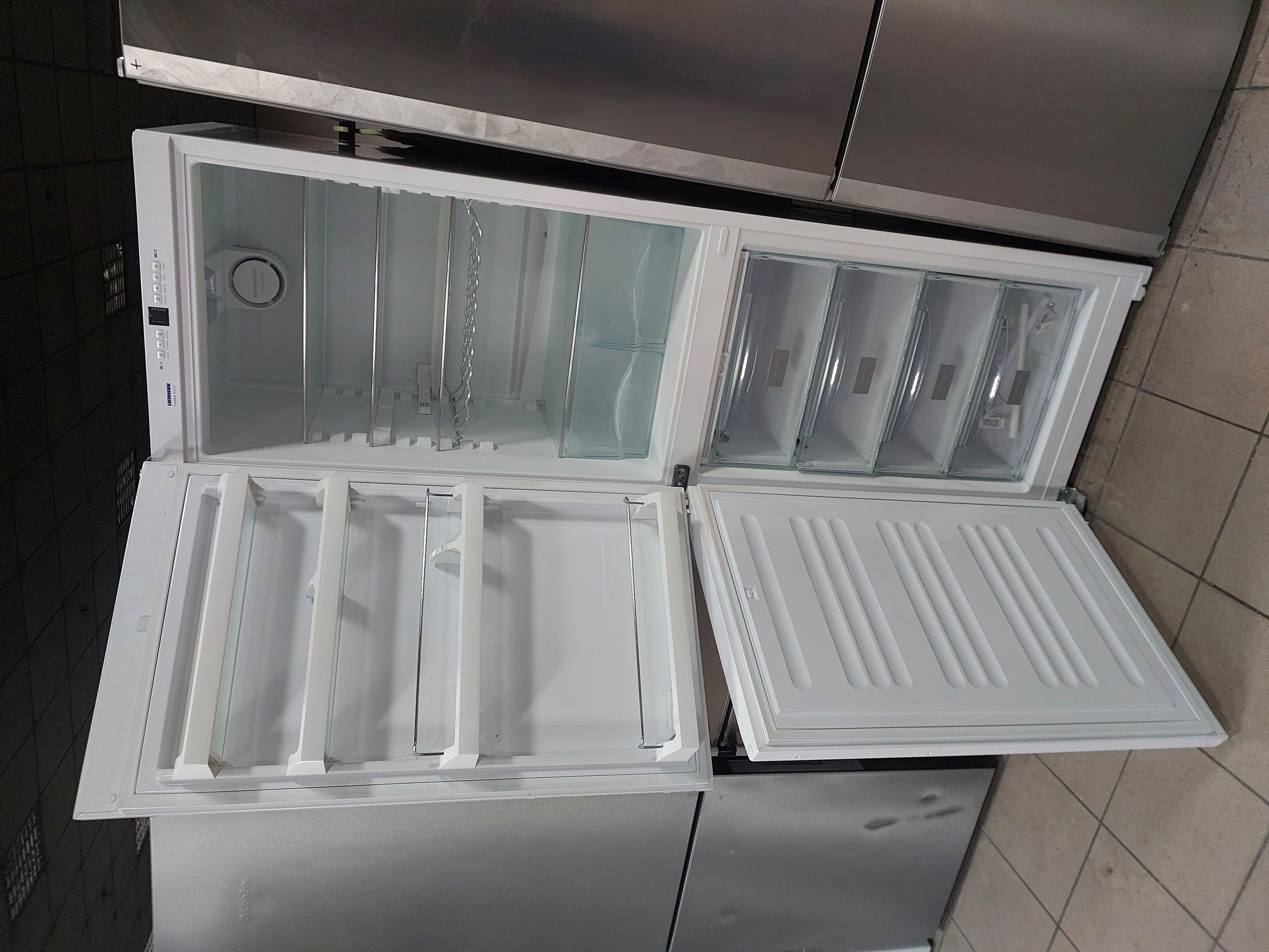 Холодильник Liebherr CNP 3913 Image