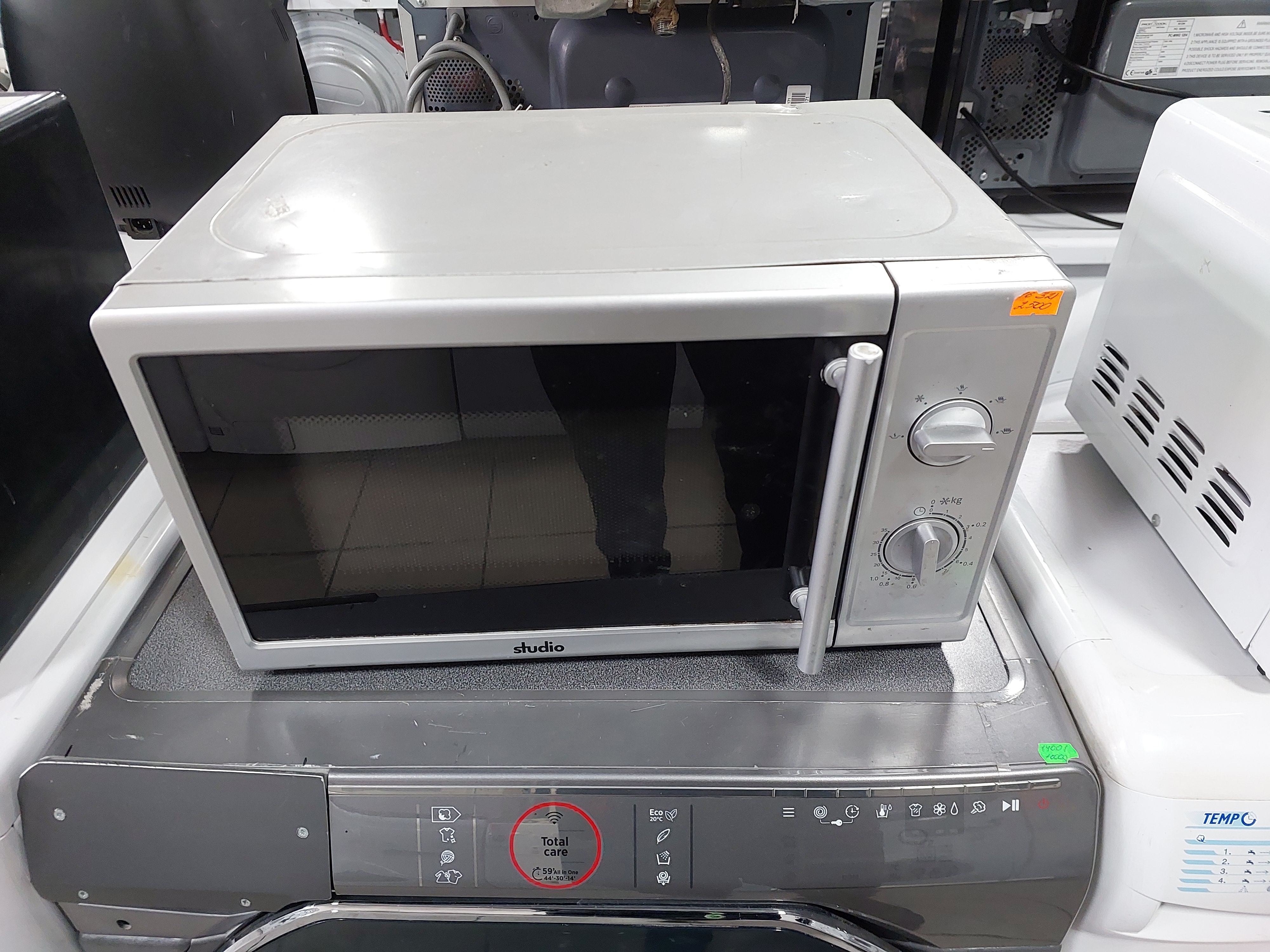 Мікрохвильова піч Studio MD 12569