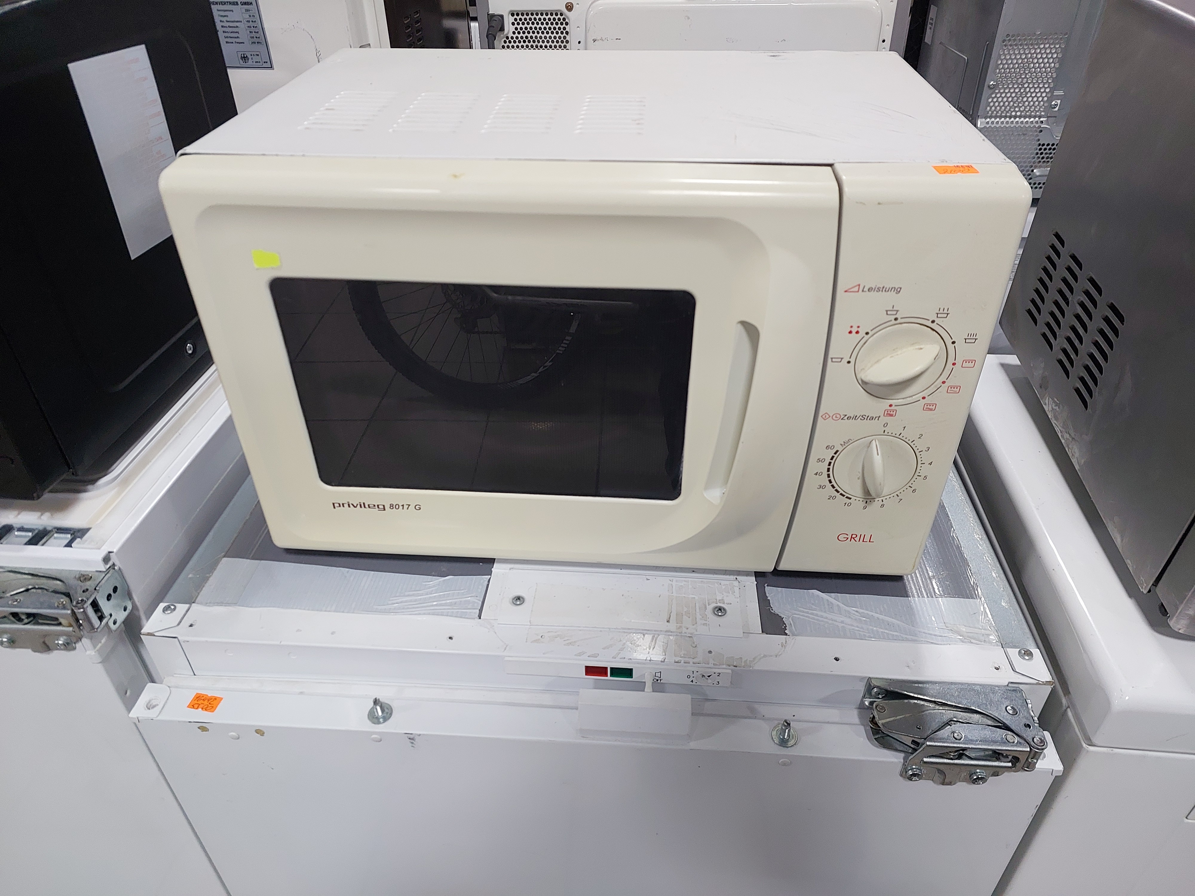 Мікрохвильова піч Privileg 8017 G