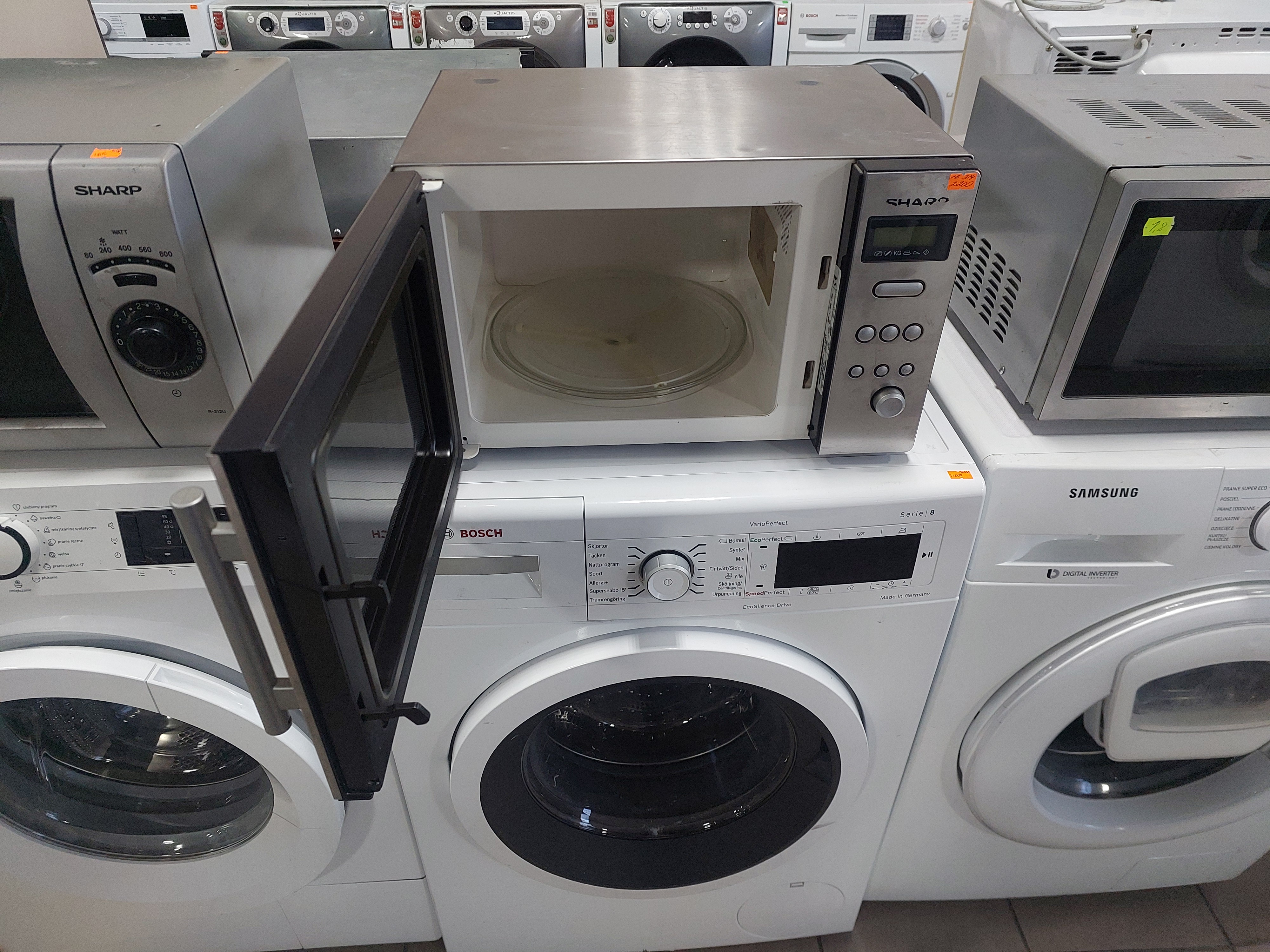 Мікрохвильова піч Sharp R-24ST Image