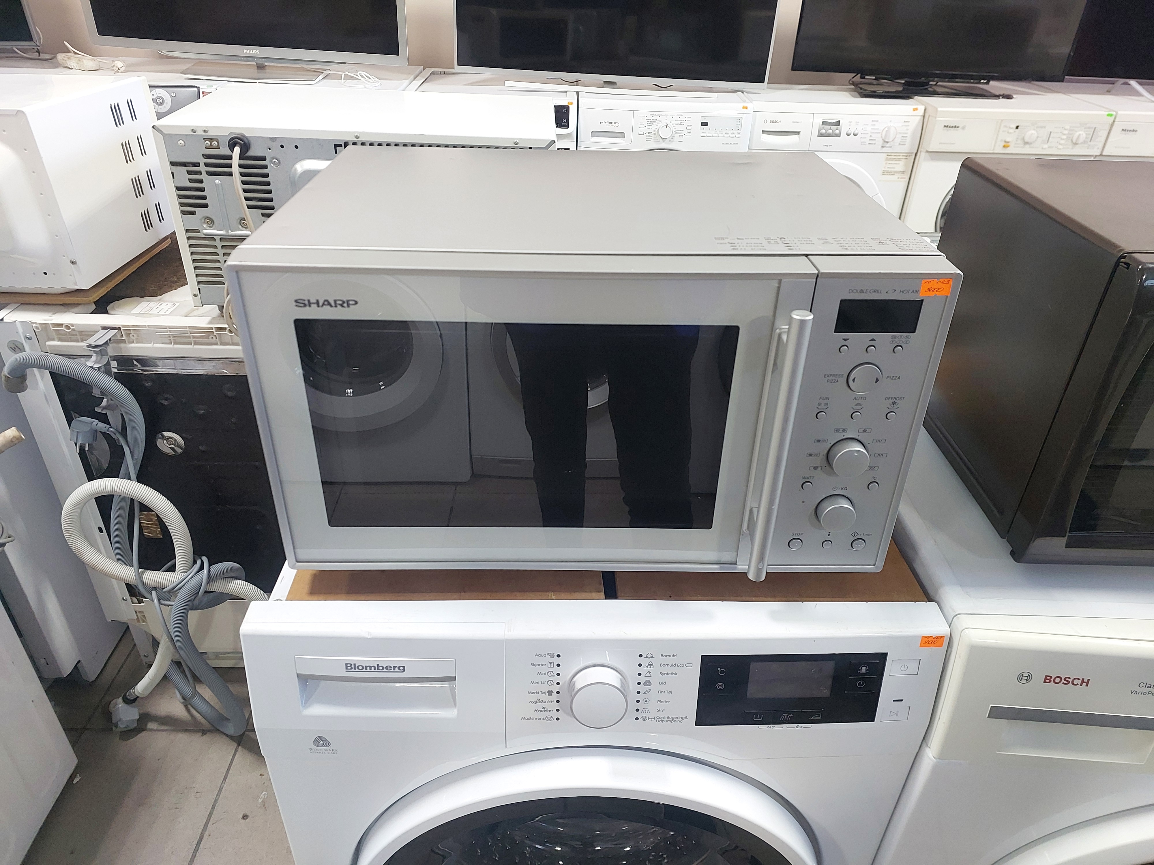 Мікрохвильова піч Sharp R-898