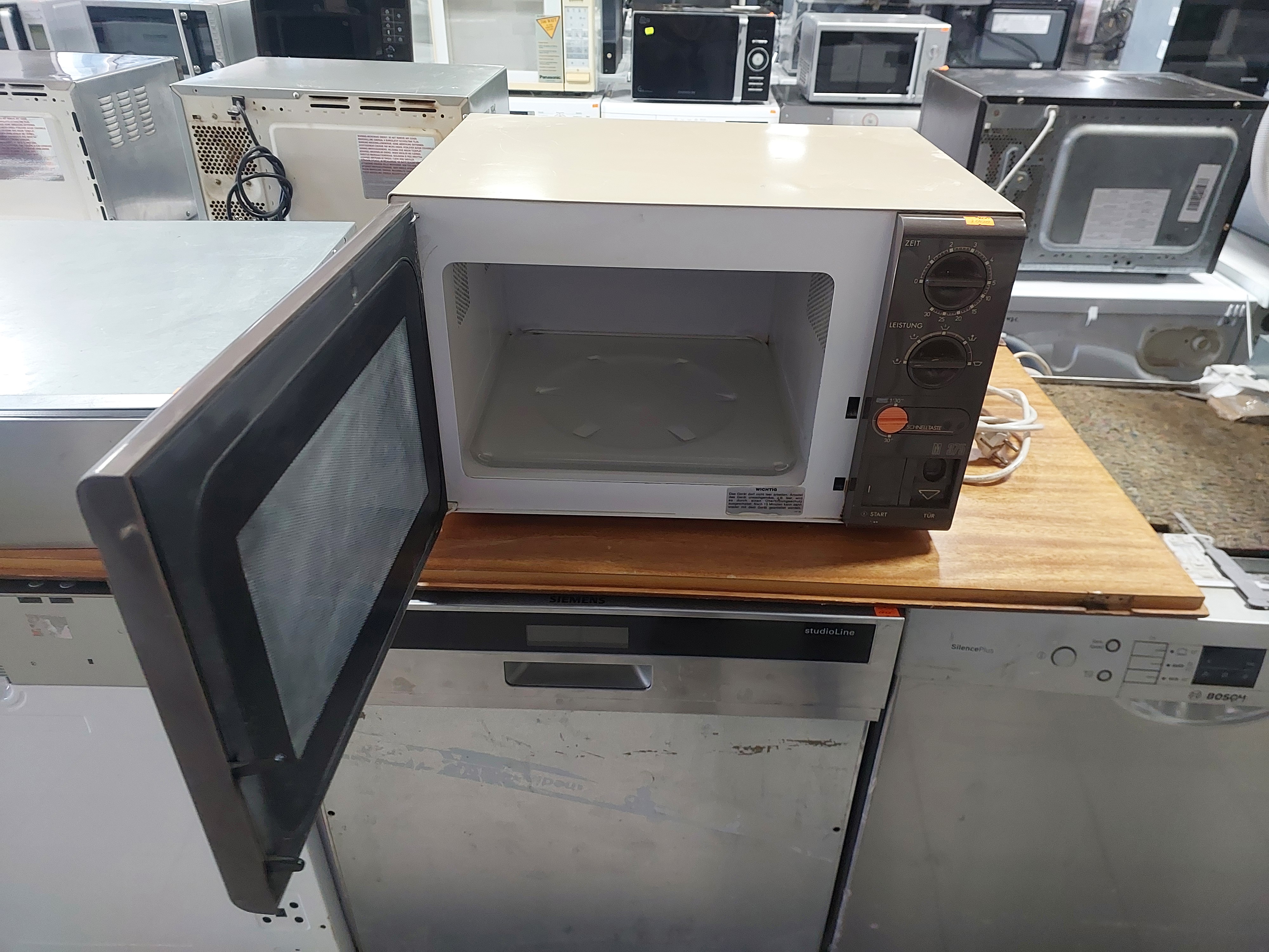 Мікрохвильова піч Privilege Image