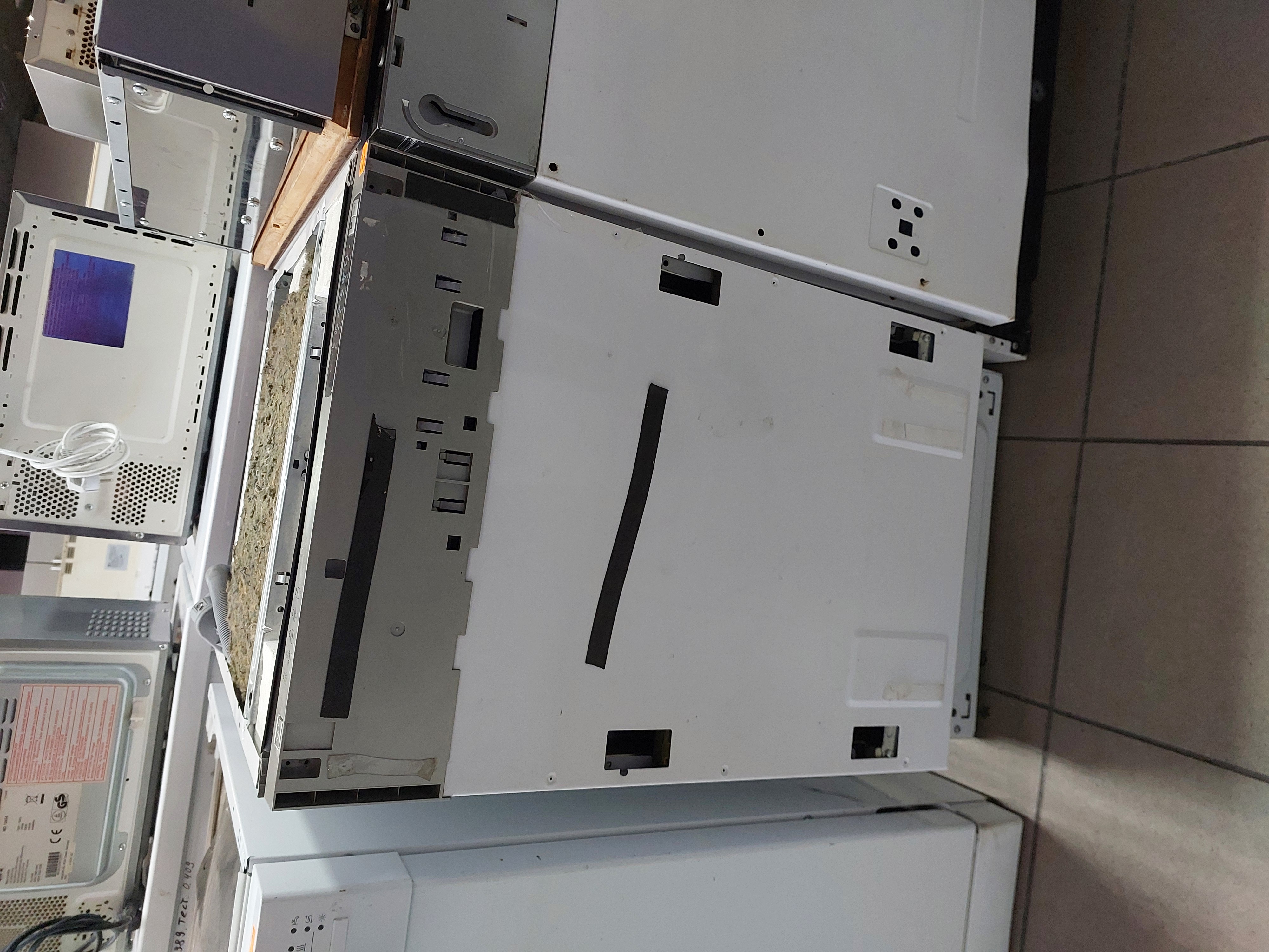 Посудомийна машина Whirlpool DWH C00 W