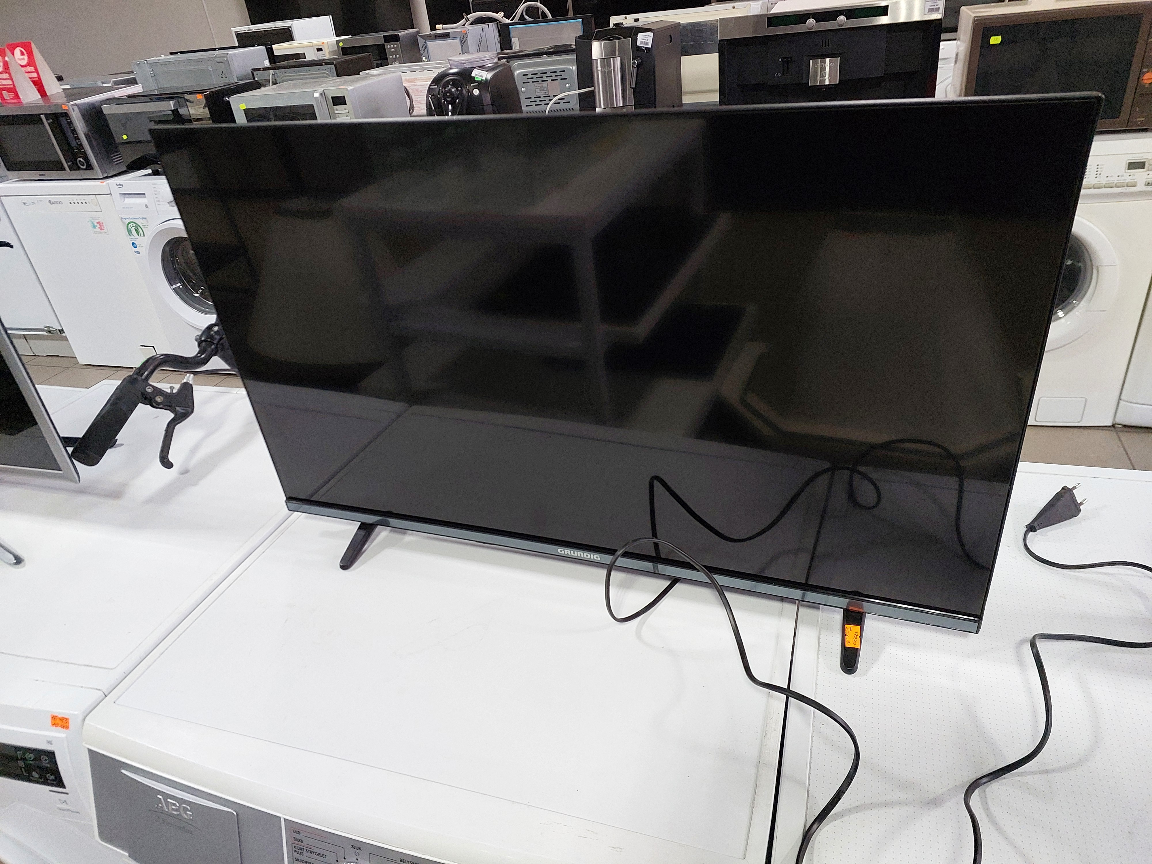 Телевізор Grundig 32GHB5000