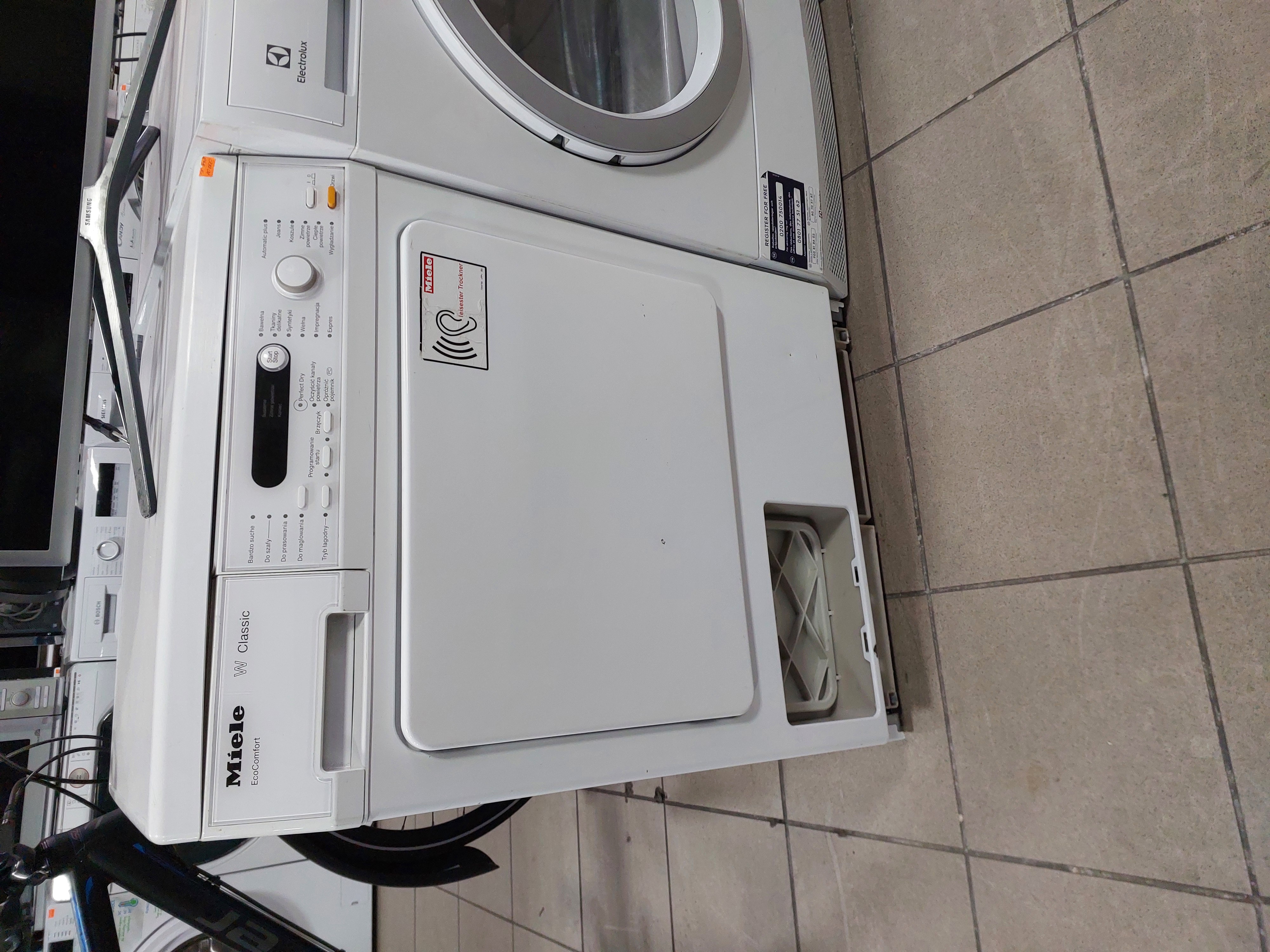 Сушильна машина Miele T 8823 C