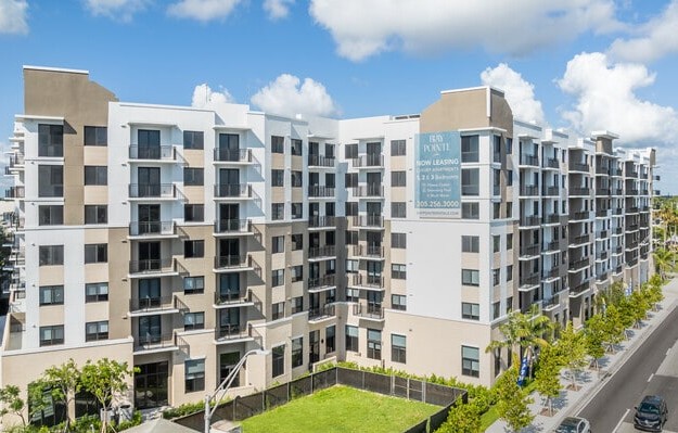 Alpaca Real Estate and Phoenix Realty Group Acquire 269-Unit Bay Pointe in Miami