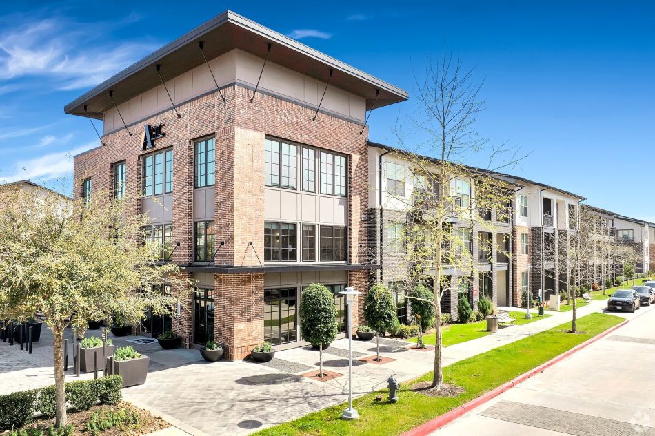 Walker & Dunlop Arranges $110 Million Refinancing for 731-Unit Multifamily Portfolio in Stafford Texas