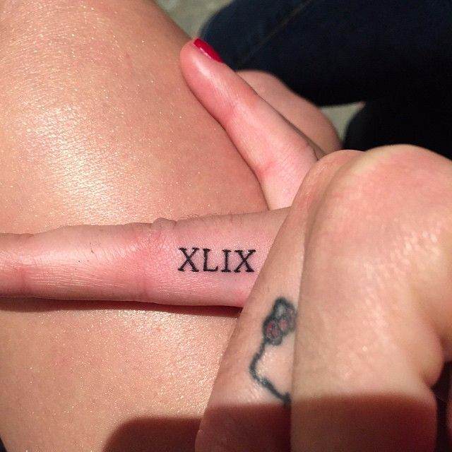 Katy Perry - superbowl tattoo