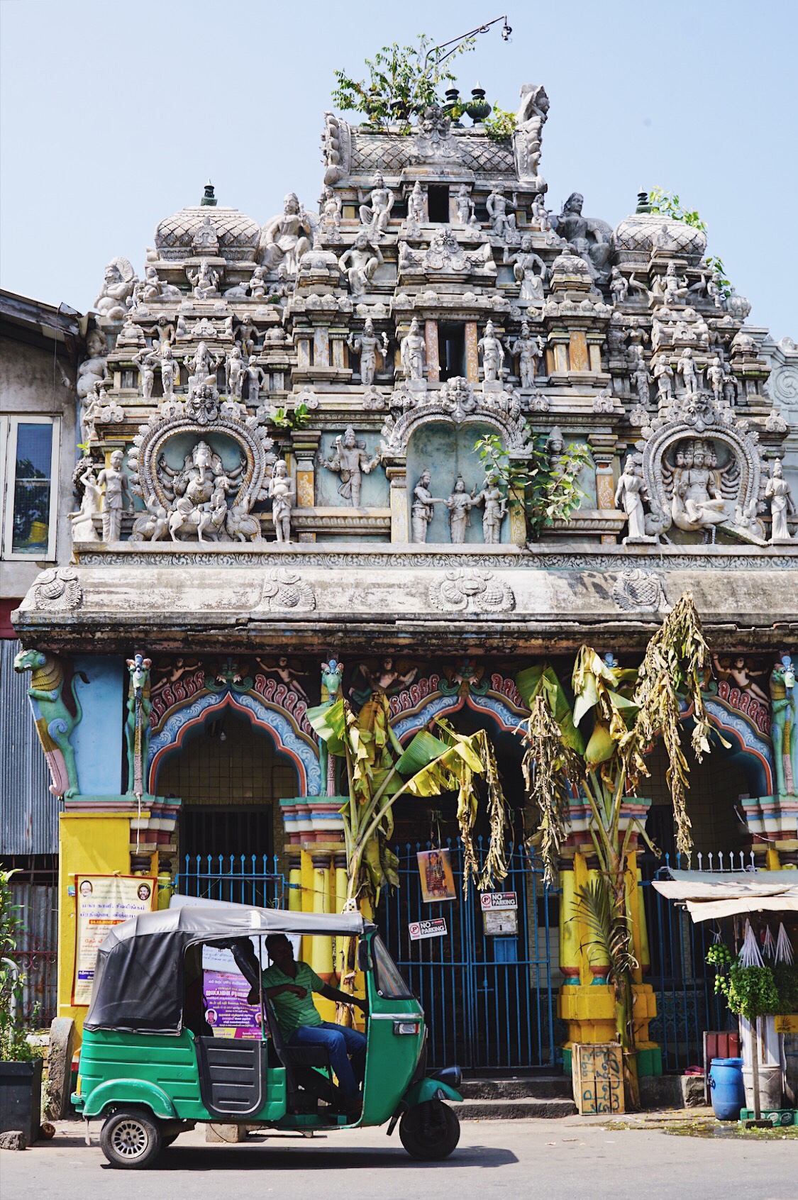 colombo temple - photo tour of sri lanka