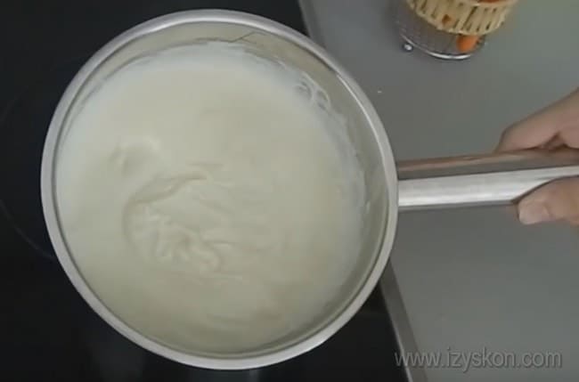 Посмотрите у нас также видео о том, как приготовить такой крем для торта