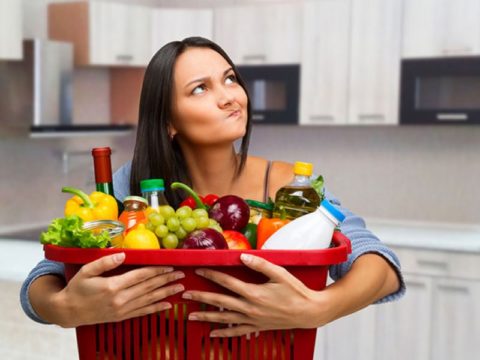 Фрукты и овощи в корзинке Фрукты и овощи в корзинке