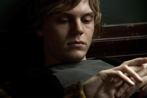 http://res.cloudinary.com/dioqsvtir/image/upload/v1581761578/evan-peters-american-horror-story.jpg