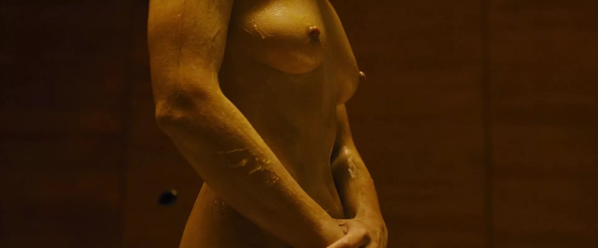 Mackenzie Davis Topless