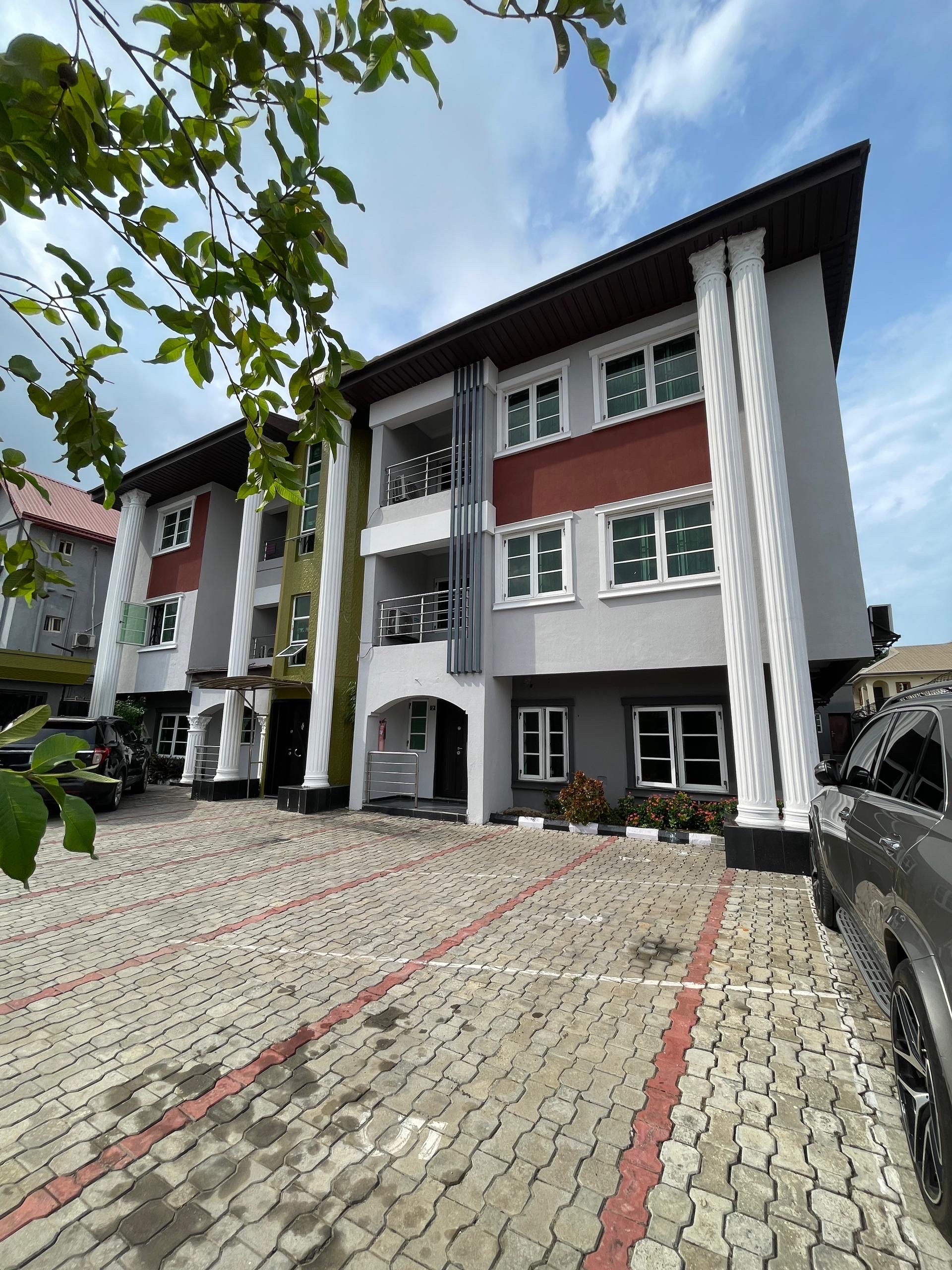 3-bedroom Flat - Image 1
