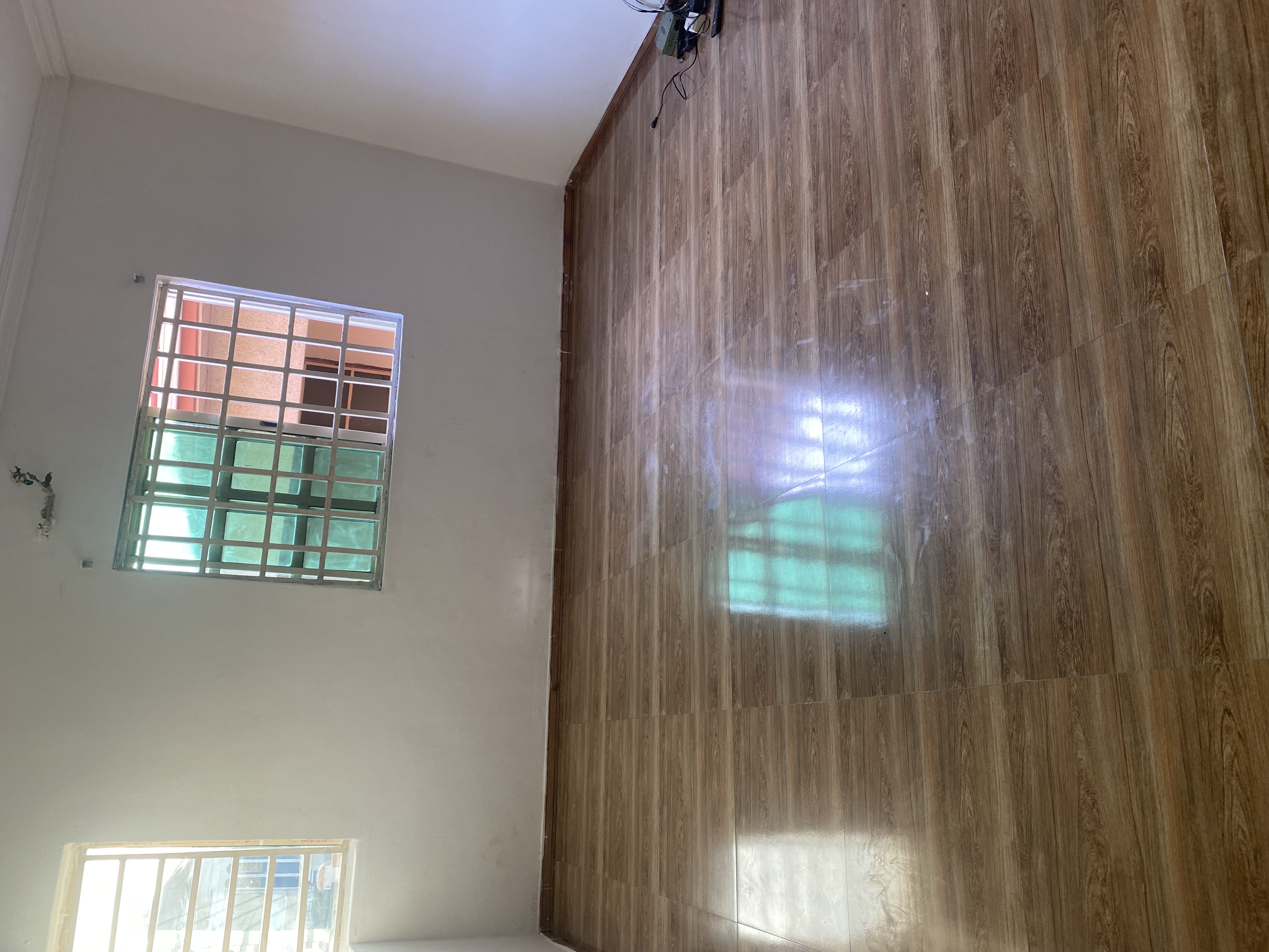 1-bedroom Self-Contained - Image 1