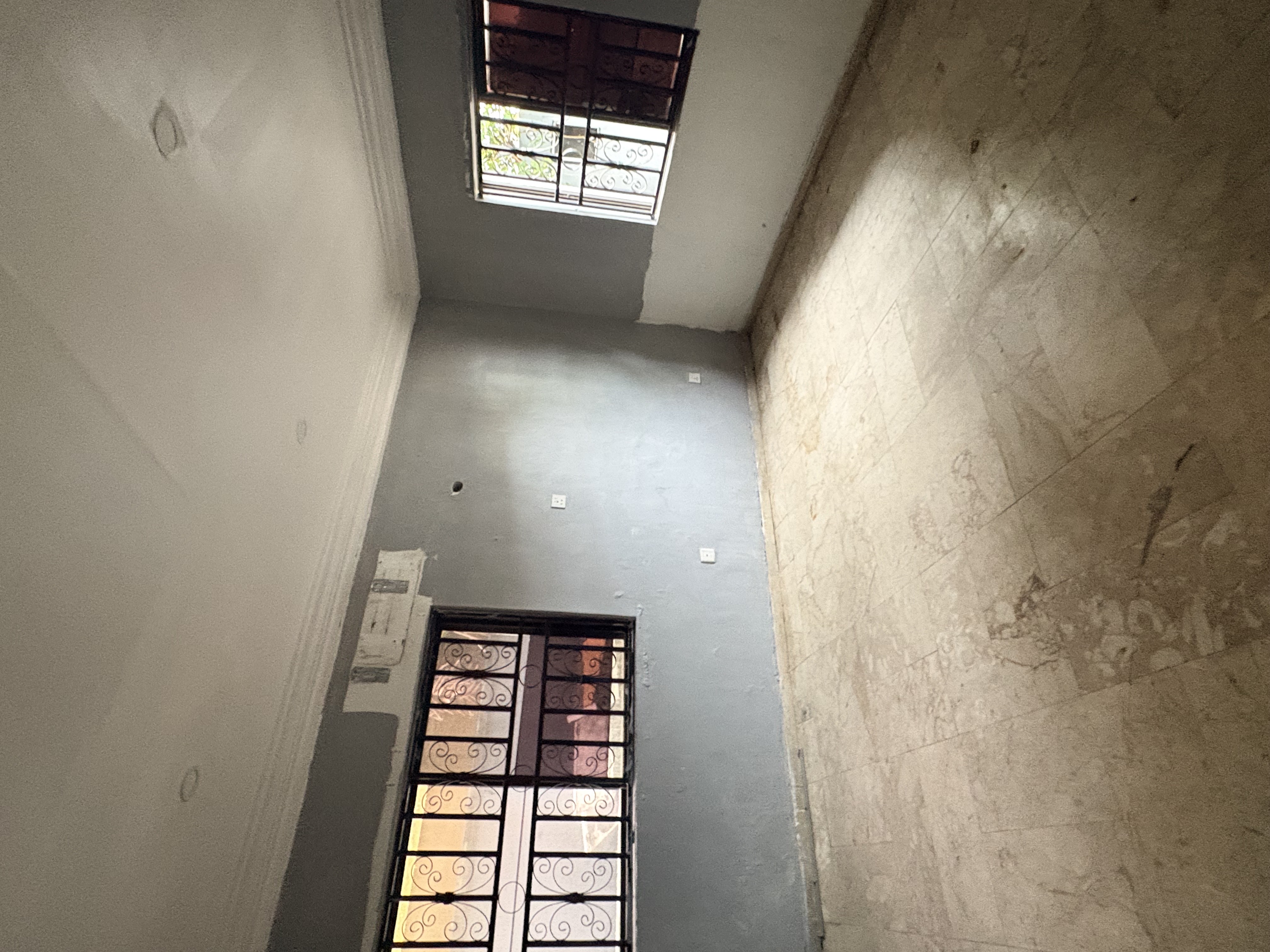 1-bedroom Flat - Image 1