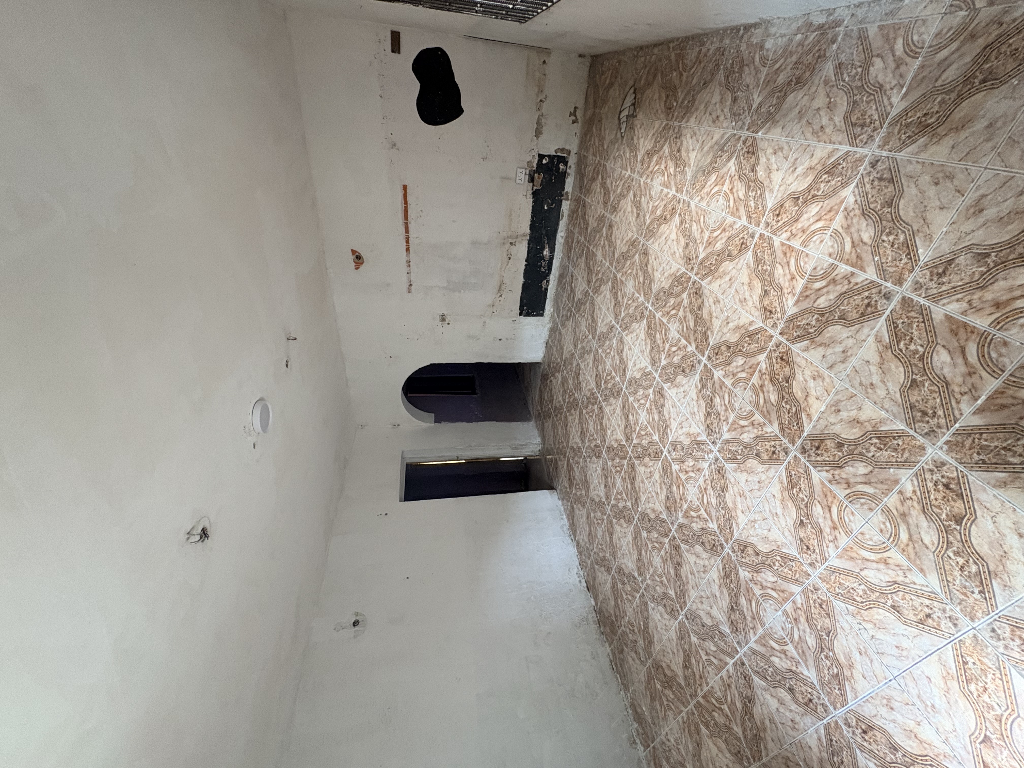 3-bedroom Flat - Image 1