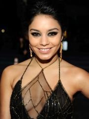 Ванесса Энн Хадженсul>   <li>Англ: Nude Vanessa Anne Hudgens</li>      <li>Дата рождения: 14.12.1988 (33)</li>     <li>Место рождения: США, Салинас</li>   <li>Количество видео: 10</li>   </ul>        Подписаться     <p>22</p>     <p>Актриса, певица и просто очаровательная красавица – это все о Ванессе Энн Хадженс. Брюнетка завоевала признание и любовь зрителей, благодаря своему таланту, озорной улыбке и шикарному телу. Сексуальные формы гламурной соблазнительницы не могли остаться без внимания, поэтому зрители, особенно мужского пола, с нетерпением хотят посмотреть видео, где есть голая Ванесса Энн Хадженс.</p>  <br> <br>голая ванесса хадженс<br>  <img src=