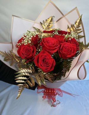 12 Roses Gold N' Love Flower Bouquet