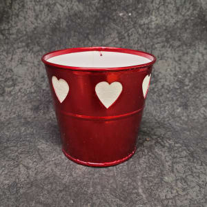 ARVD4 - RED TIN WITH WHITE GLITTER HEARTS