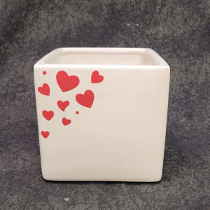 ARVD10- WHITE SQUARE CERAMIC W/RED HEARTS IN CORNER