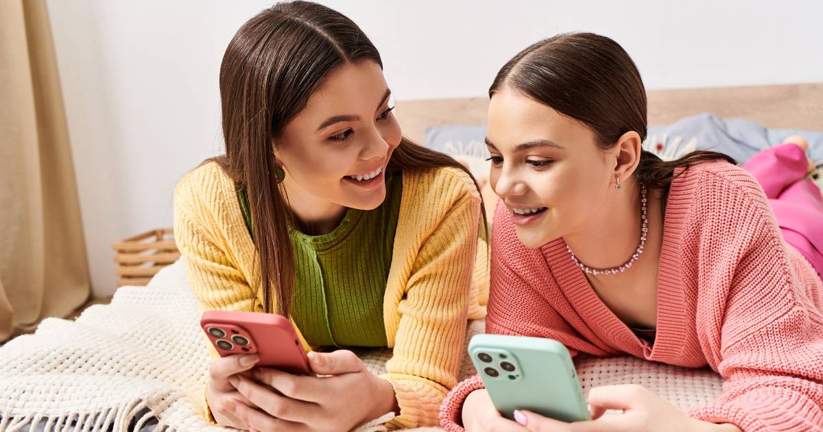 Breaking news headline image