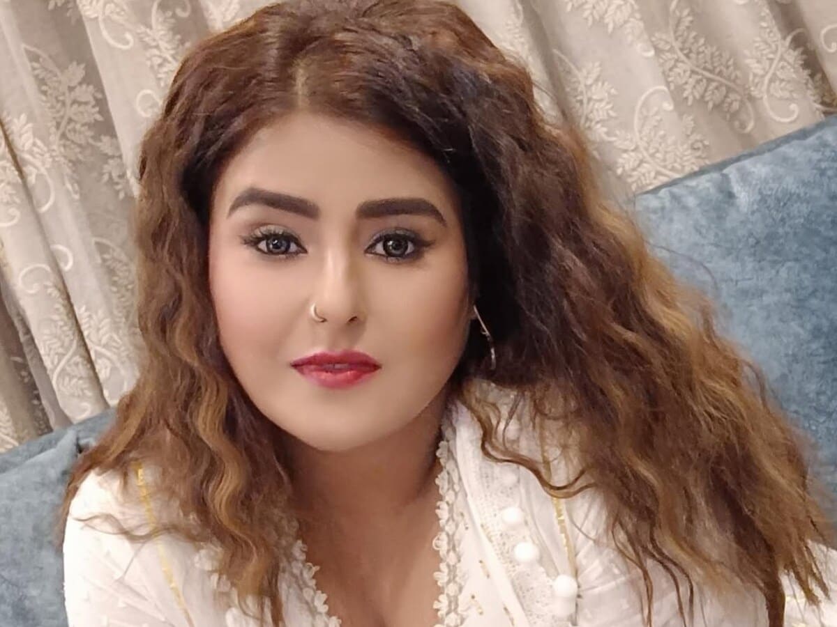 Breaking news headline image