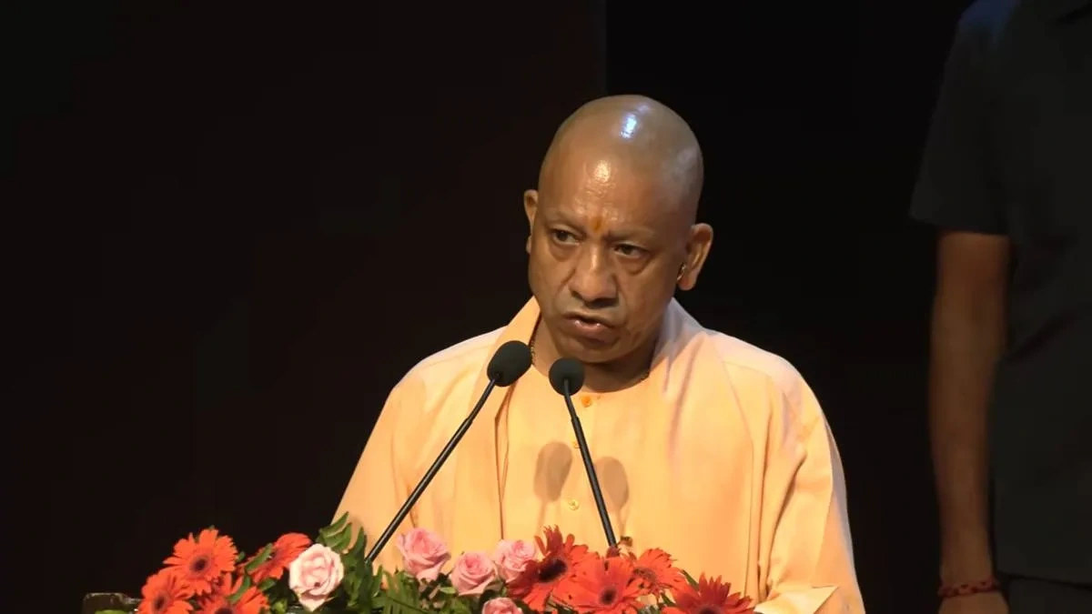 यूपी में स्कूलों की दुर्दशा के आरोपों पर CM योगी का पलटवार: बोले- 'ऑपरेशन कायाकल्प' से बदली तस्वीर, विपक्ष पर साधा निशाना