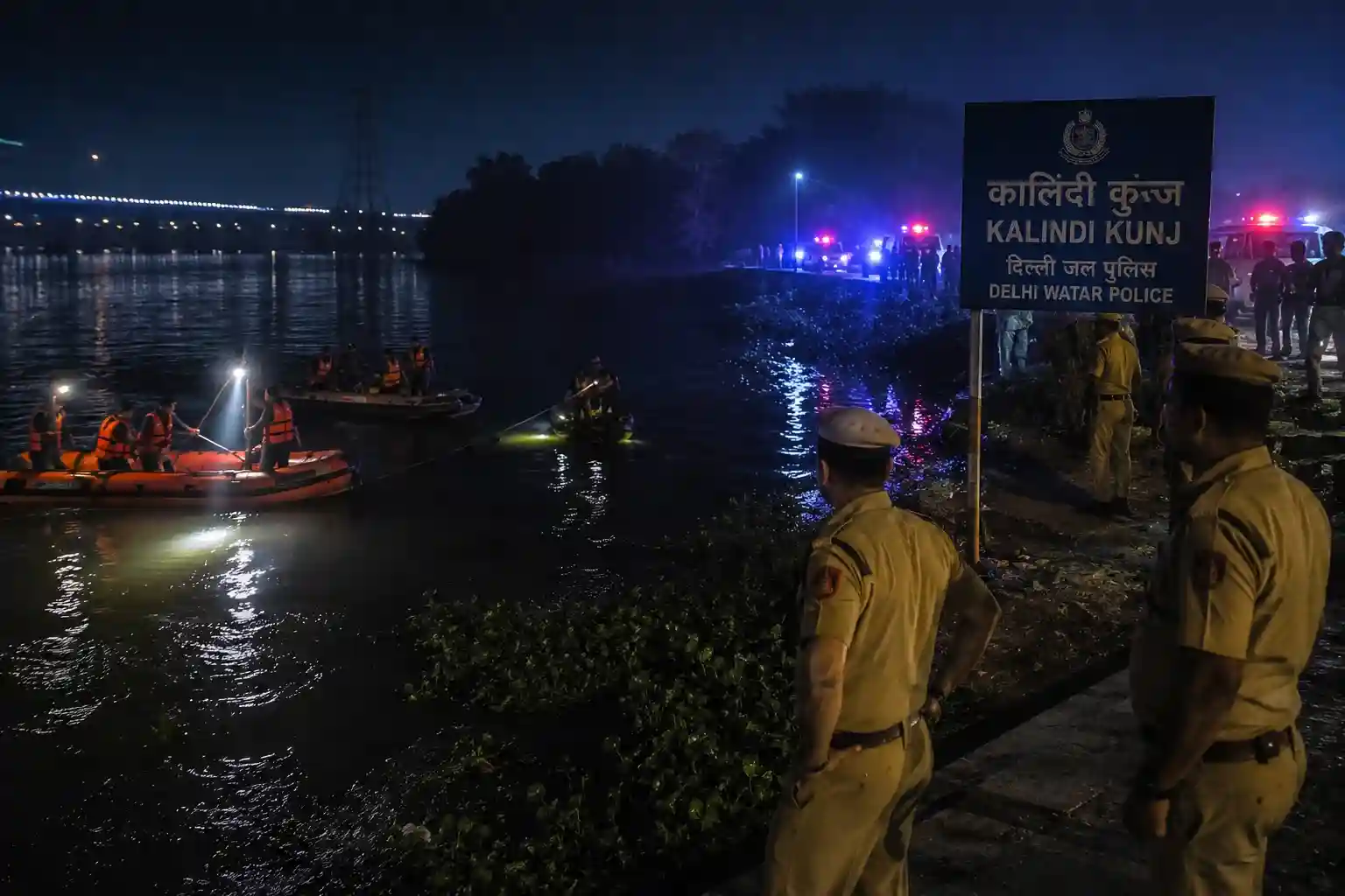 South-East Delhi News: मोबाइल की EMI न चुका पाने के तनाव में पिता ने यमुना में लगाई छलांग; पुलिस और बाढ़ विभाग ने सुरक्षित बचाया