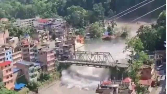 Bihar Flood Alert 2026: नेपाल में बाढ़ से बिहार में हाई अलर्ट; बेतिया-मोतिहारी समेत 8 जिलों में भारी आफत
