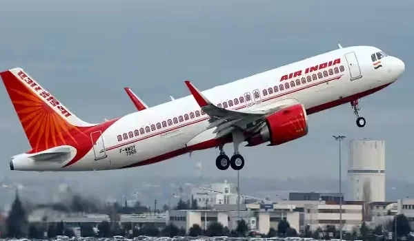 लखनऊ में पहली बार में लैंड नहीं कर पाया एयर इंडिया का विमान, राहुल गांधी भी थे सवार