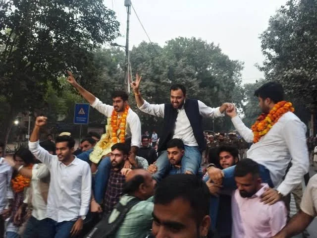 डूसू चुनाव के पहले राउंड में ABVP और NSUI को बड़ा झटका, निर्दलीय उम्मीदवारों ने बिगाड़ा दोनों दिग्गजों का खेल