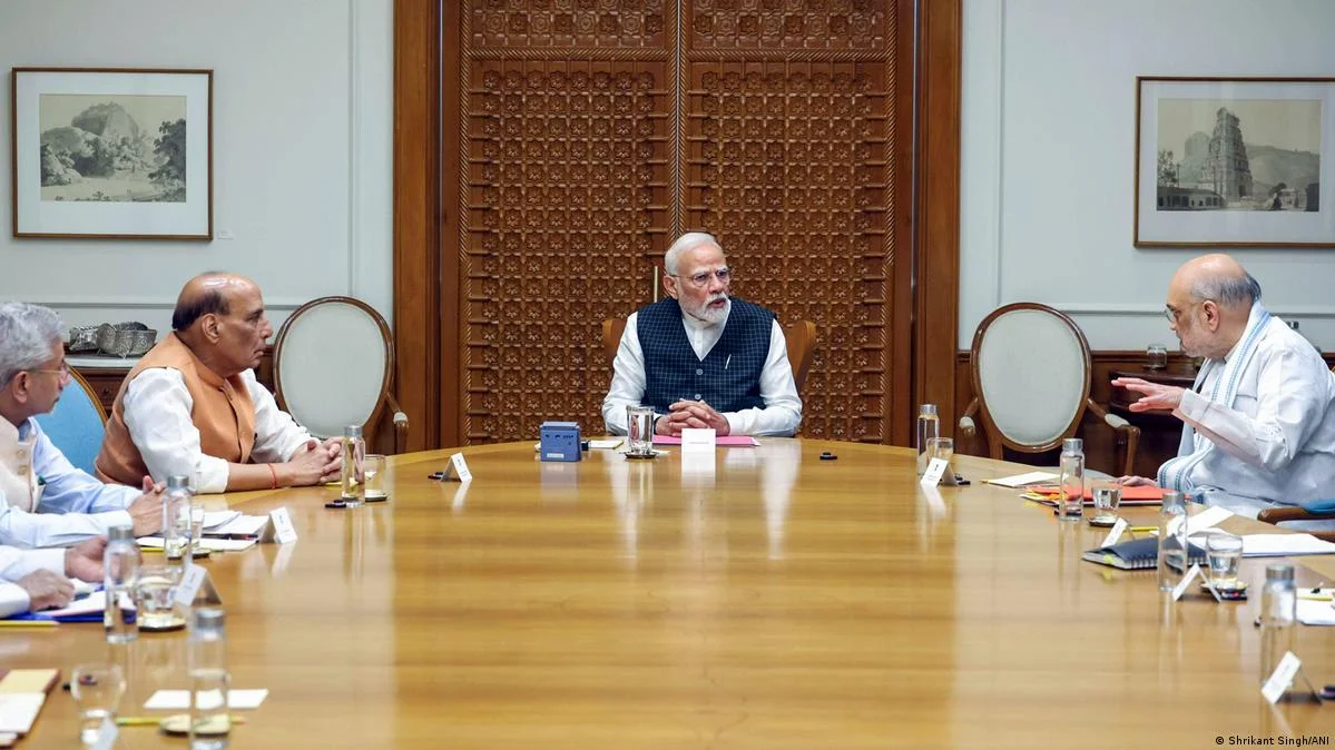 'पीएम मोदी खुद ज्ञानेश कुमार का इस्तीफा कराएंगे': CWC की बैठक के बाद राहुल गांधी का बड़ा हमला, 'वोट चोरी' पर छिड़ी जंग
