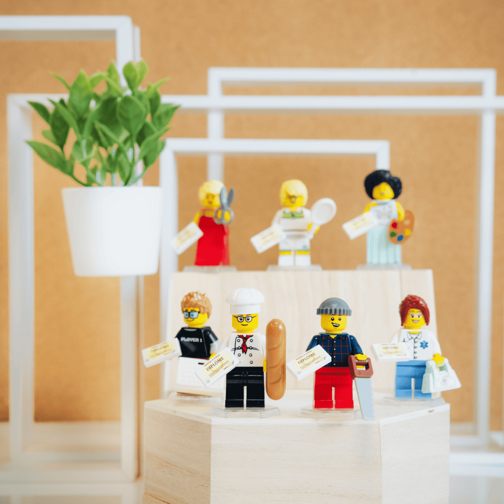 Figurines / lego / cadeau personnalisé / figurines personnalisées/ figurines / cadeau figurines/ cadeau lego / cadeau mignon / cadeau lego personnalisé / lego personnalisé / cadeau original diplômé / jeunes diplômés / brevet / bac / baccalauréat / licence / master / CAP / petit budget 