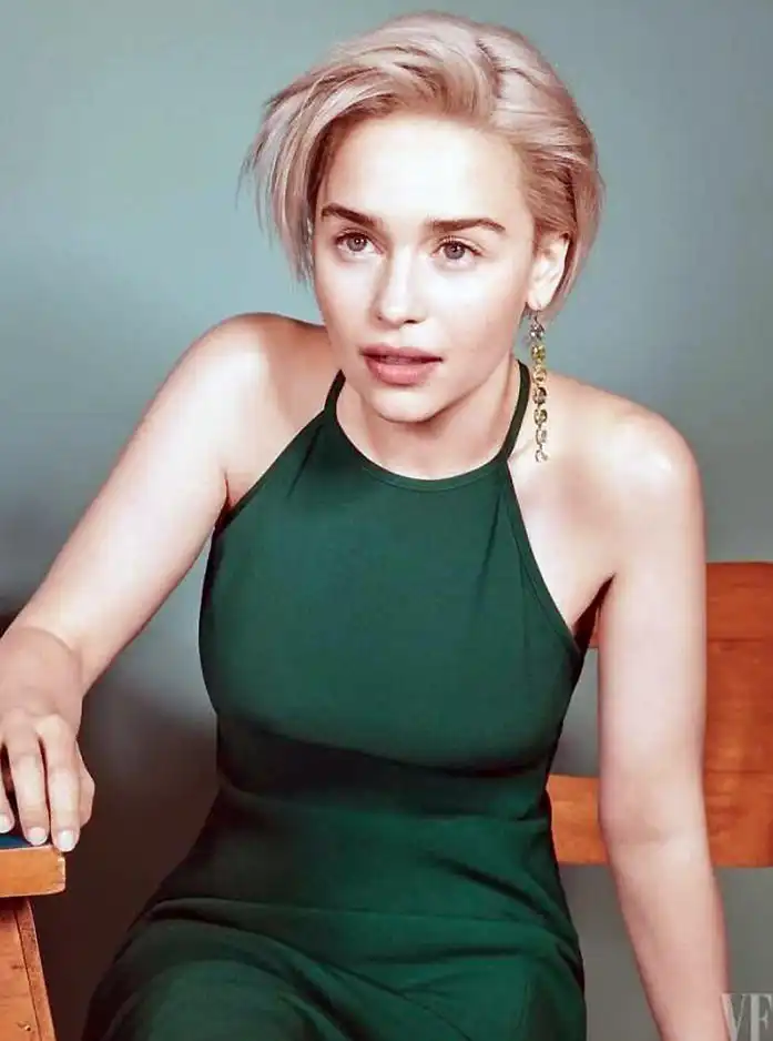 Эмилия Кларк (Emilia Clarke): Сливы, эро-сцены и проф. фотосессии.