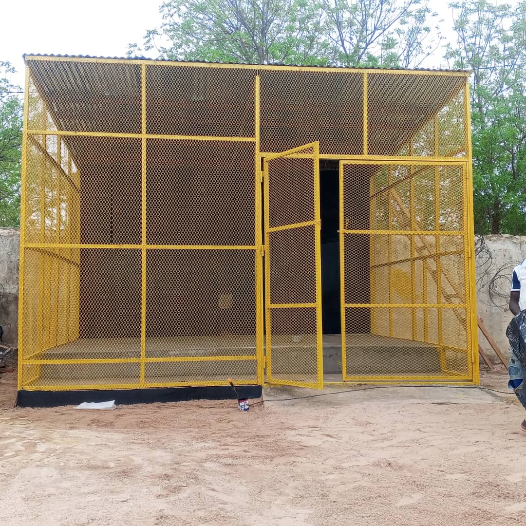 Travaux de construction d'un hangar métallique IRC Farchana
